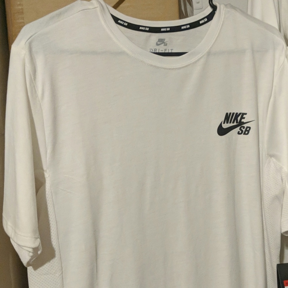 Nike SB shirt